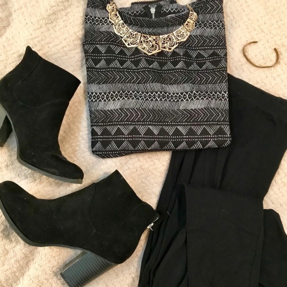 H&M Black/white Aztec patterned long sleeve top